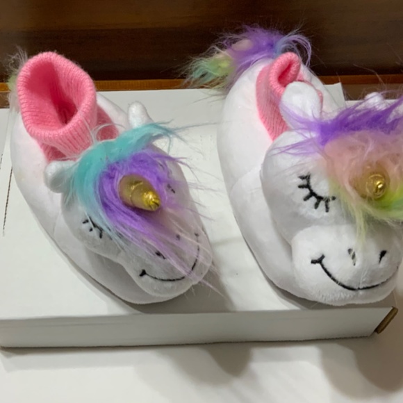 Yankee Toy Box Plush Unicorn Sock Top Slippers size 3-4. - Picture 2 of 3